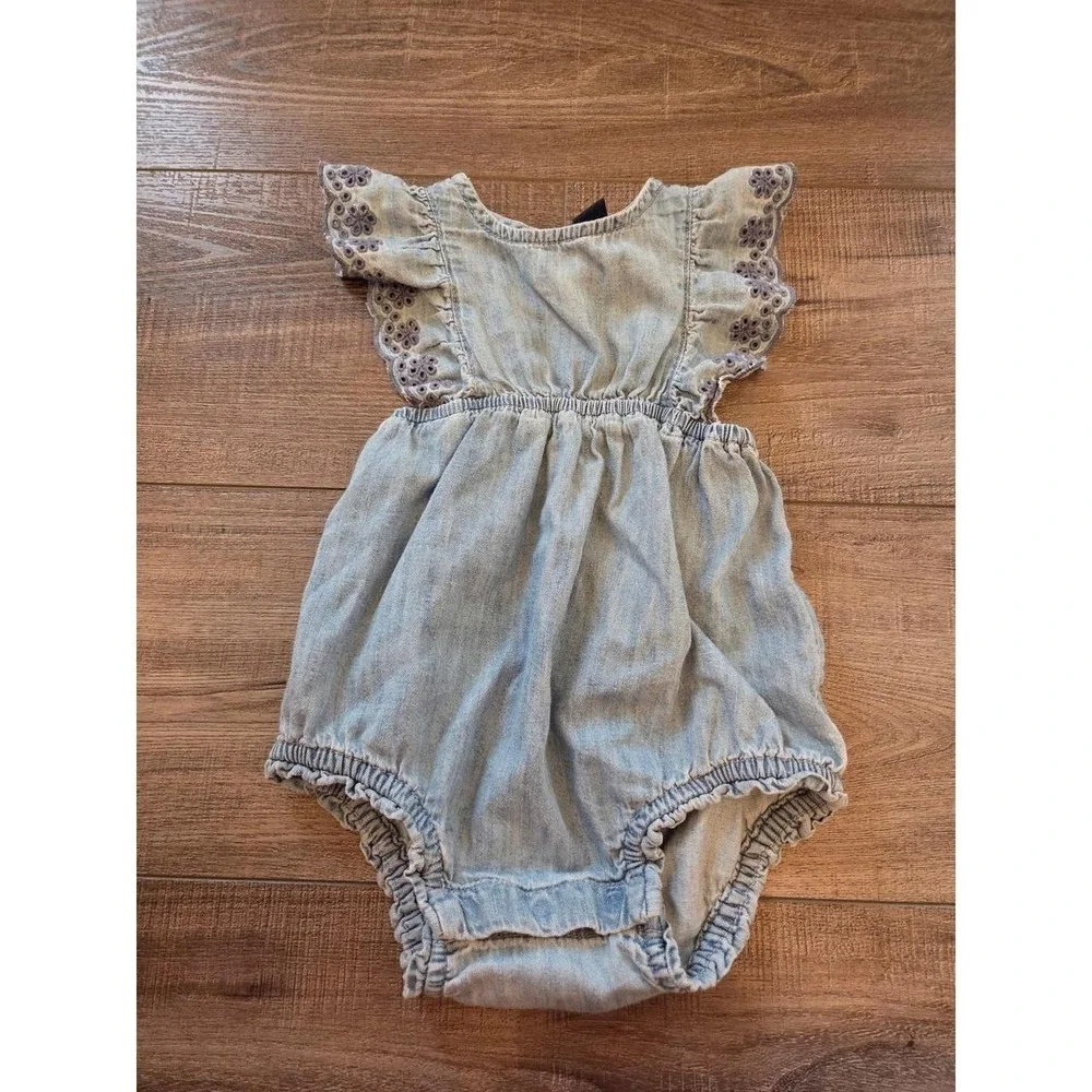 Baby gap romper 3-6 mos
